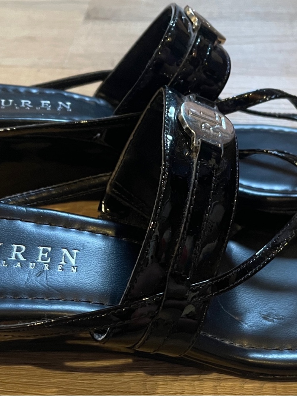 Lauren Ralph Lauren Black Patent Thong Sandals with RL Medallion - Picture 2 of 6